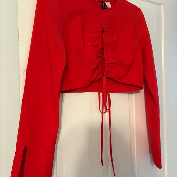 Red Long Sleeve Ruched Top - Picture 5 of 6
